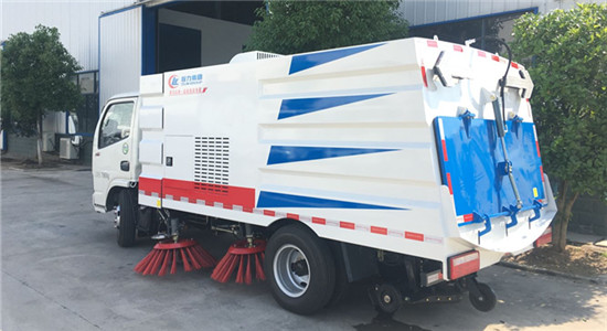 東風(fēng)多利卡掃路車(chē)|6噸掃路車(chē)圖片