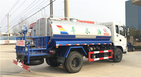 東風(fēng)專底灑水車(chē)︱12方灑水車(chē)圖片