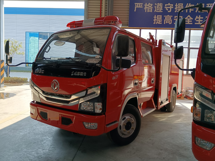 5噸消防灑水車價(jià)格_糧庫(kù)重點(diǎn)防火單位消防車_1.5-3.5噸水罐消防車現(xiàn)車價(jià)格