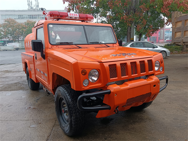 森林防火指揮車(chē)_2噸四驅(qū)消防灑水車(chē)_湖南廣東_越野供水車(chē)北汽勇士四驅(qū)森林救火消防車(chē)