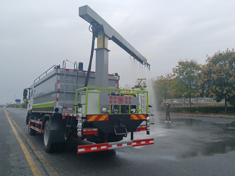 東風(fēng)D9旋轉(zhuǎn)伸縮臂鐵路抑塵車-程力12方煤炭運(yùn)輸降塵_榆林12方抑塵灑水車_霧化感應(yīng)噴淋車_煤炭降塵車