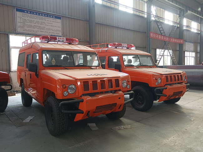 森林防火指揮車(chē)_2噸四驅(qū)消防灑水車(chē)_湖南廣東_越野供水車(chē)北汽勇士四驅(qū)森林救火消防車(chē)