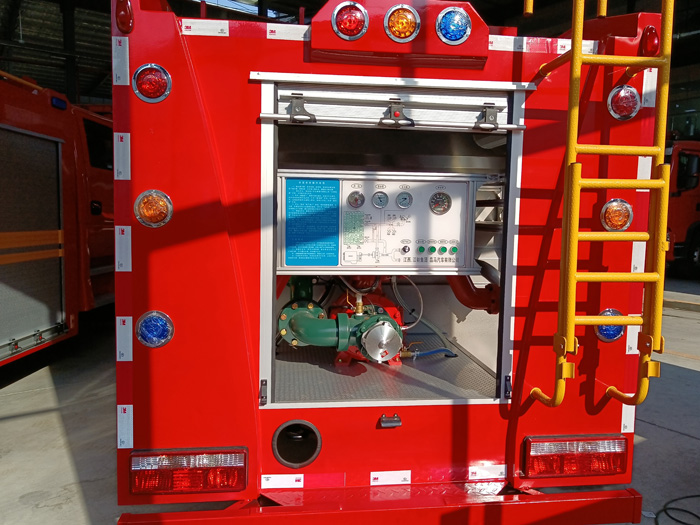 5噸消防灑水車(chē)廠家_石油化工冶煉廠消防車(chē)_2.5-5噸泡沫消防車(chē)現(xiàn)車(chē)報(bào)價(jià)