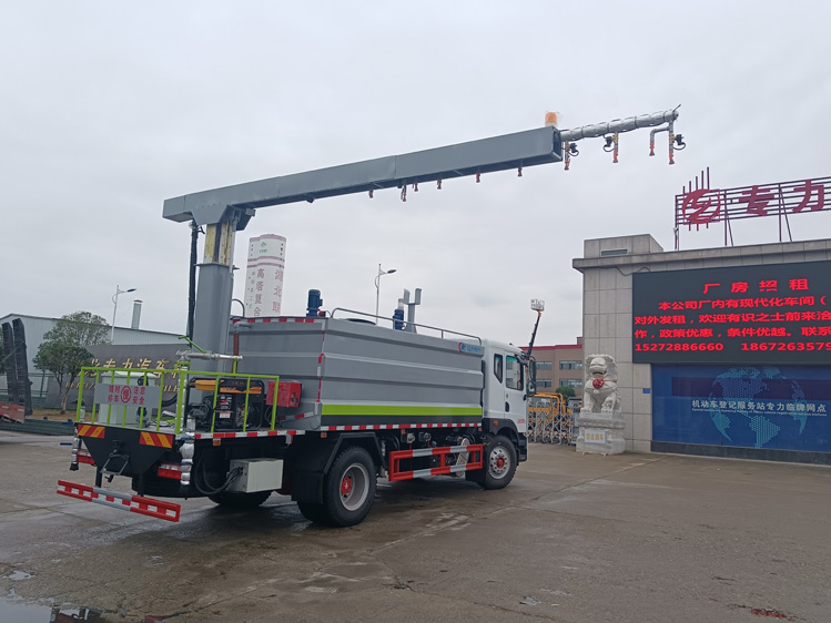 東風(fēng)D9免稅的鐵路抑塵車--12噸降塵灑水車_陜西多功能固化劑噴灑車_煤礦貨場壓制降塵