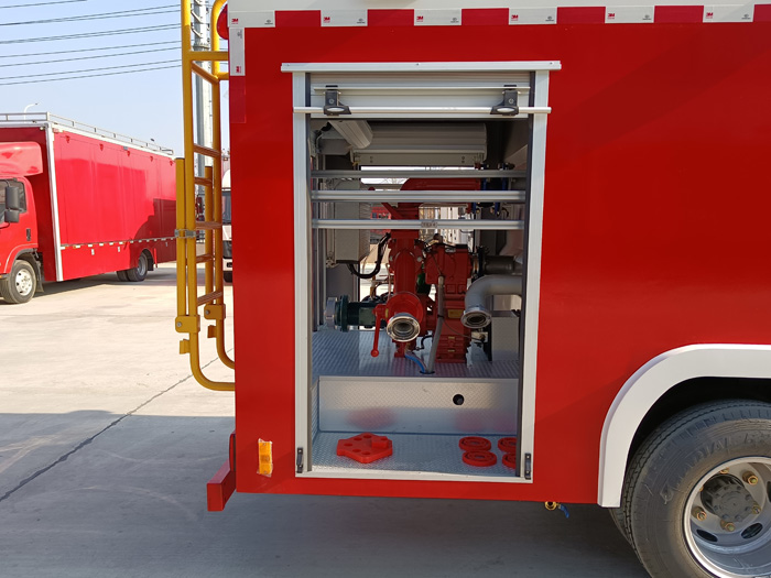 5噸消防灑水車多少錢_糧庫(kù)重點(diǎn)防火單位消防車_1.5-3.5噸水罐消防車現(xiàn)車價(jià)格