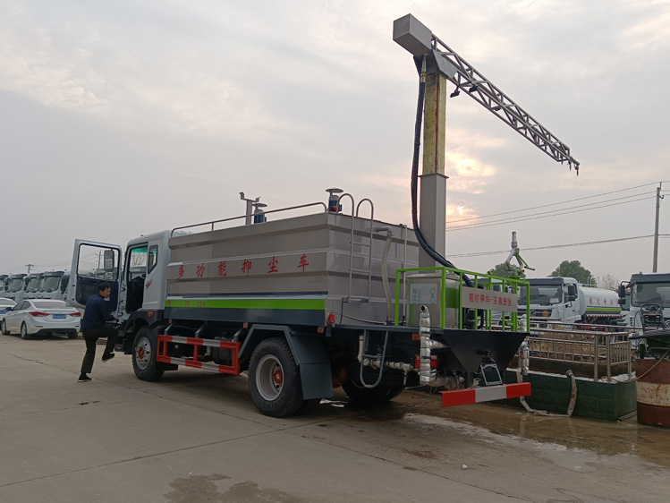 東風(fēng)D9免稅的鐵路抑塵車--12噸降塵灑水車_忻州煤炭抑塵降霾車-鐵道煤炭抑塵劑噴灑車