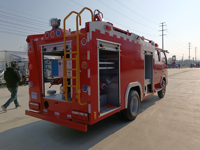 5噸消防灑水車價(jià)格_糧庫(kù)重點(diǎn)防火單位消防車_1.5-3.5噸水罐消防車現(xiàn)車價(jià)格