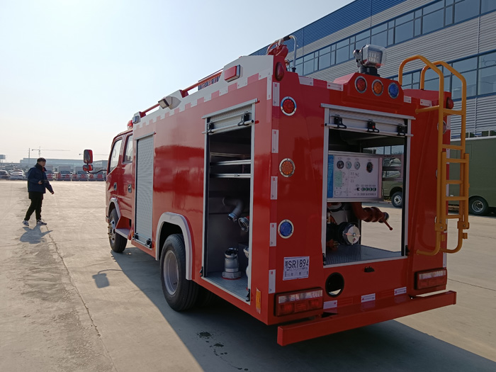 5噸消防灑水車(chē)廠家_商業(yè)區(qū)倉(cāng)庫(kù)消防車(chē)_2.5-5噸泡沫消防車(chē)現(xiàn)車(chē)報(bào)價(jià)