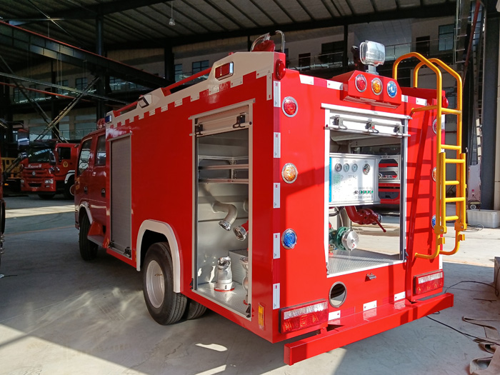 5噸消防灑水車(chē)_民用小型消防車(chē)_1.5-3.5噸水罐消防車(chē)現(xiàn)車(chē)價(jià)格