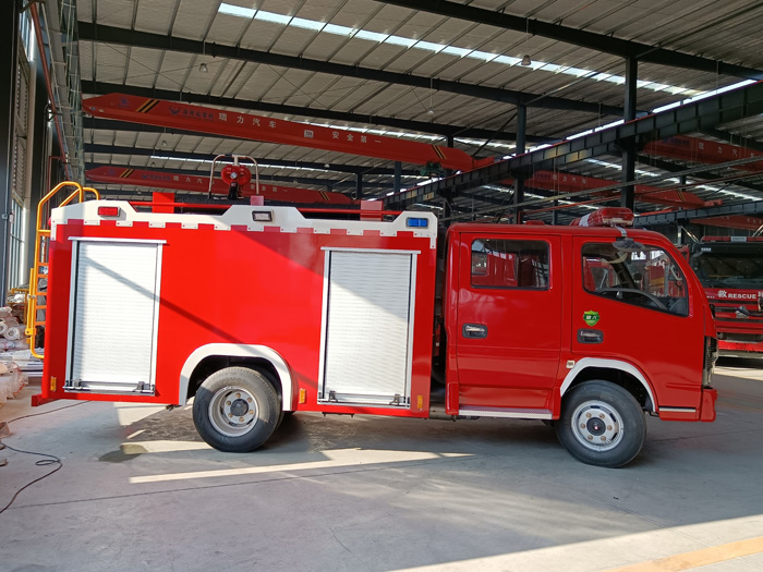 5噸消防灑水車(chē)廠家_商業(yè)區(qū)倉(cāng)庫(kù)消防車(chē)_2.5-5噸泡沫消防車(chē)現(xiàn)車(chē)報(bào)價(jià)