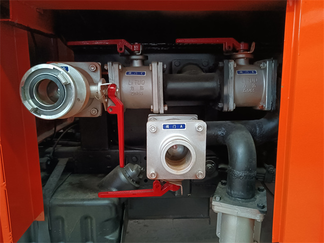 森林巡邏消防車_越野消防灑水車_內(nèi)蒙古遼寧_山區(qū)林場草原消防救火車_越野四驅(qū)運(yùn)兵突擊消防車