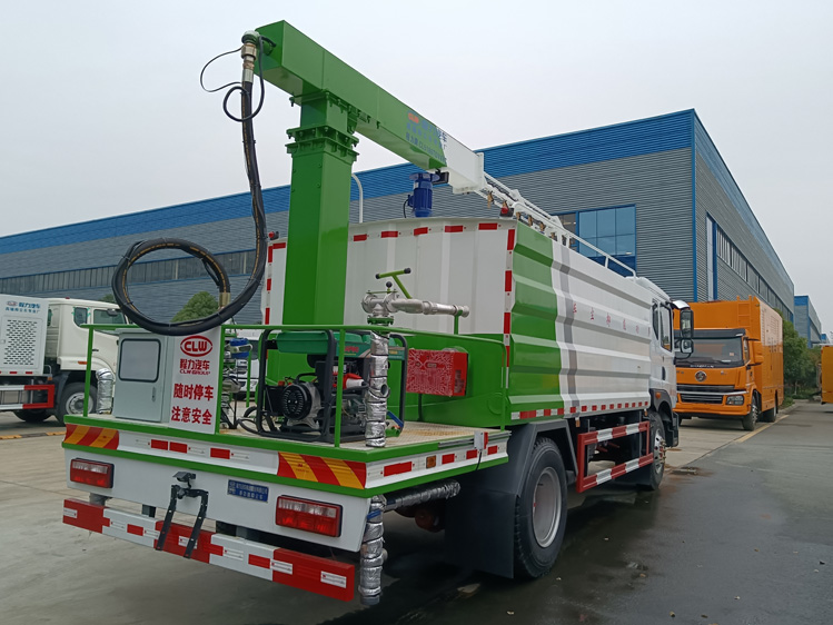 東風D9免稅的鐵路抑塵車--12噸降塵灑水車_呂梁煤炭抑塵劑噴灑車-降塵灑水車_裝卸煤炭防塵車