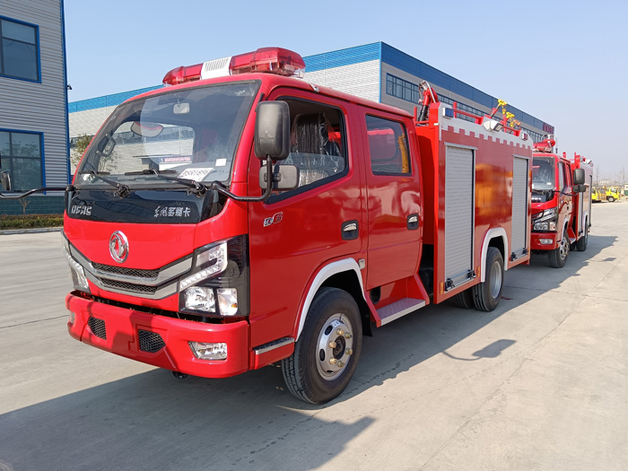 5噸消防灑水車價格_石油化工冶煉廠消防車_2.5-5噸泡沫消防車現(xiàn)車報價