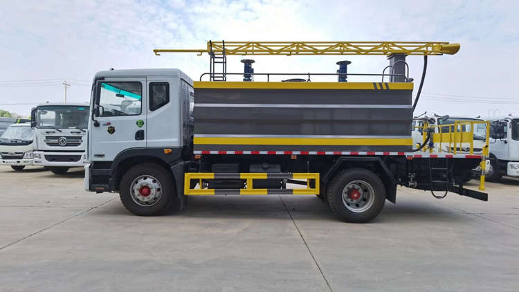 東風(fēng)D9噴霧封層鐵路抑塵車-15方煤廠抑塵運輸車_榆林12方抑塵灑水車_霧化感應(yīng)噴淋車_煤炭降塵車