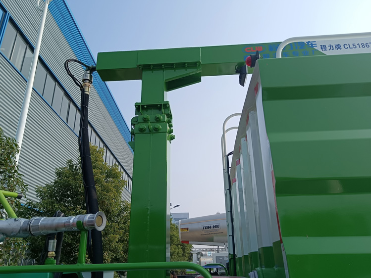 東風(fēng)D9旋轉(zhuǎn)伸縮臂鐵路抑塵車(chē)-程力12方煤炭運(yùn)輸降塵_大同煤場(chǎng)抑塵灑水車(chē)_運(yùn)煤抑塵劑固化劑噴灑